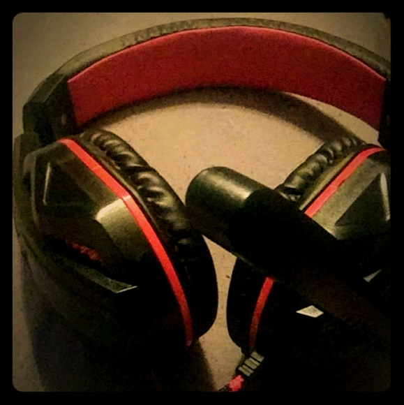 Headset - Picture 1 of 1